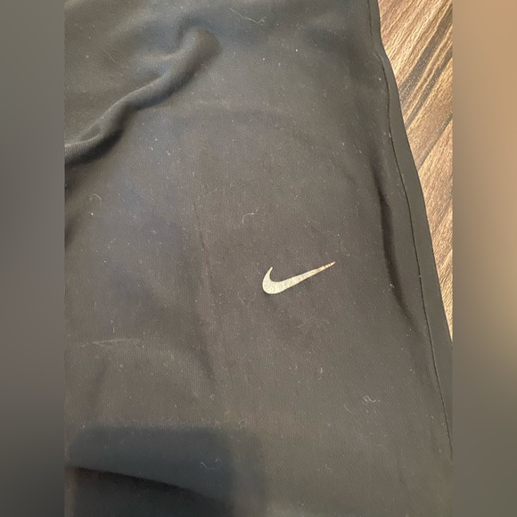 Nike legging with adjustable waist and back zipper pocket - Picture 2 of 4